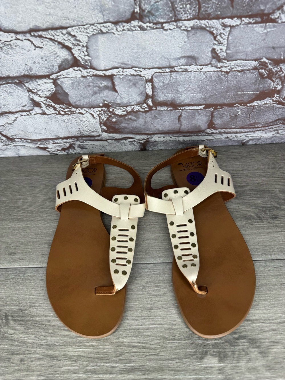Victor Beige Leather Italy Studded Flat Strappy Sandals Women’s Sz 8.5M US/39EU